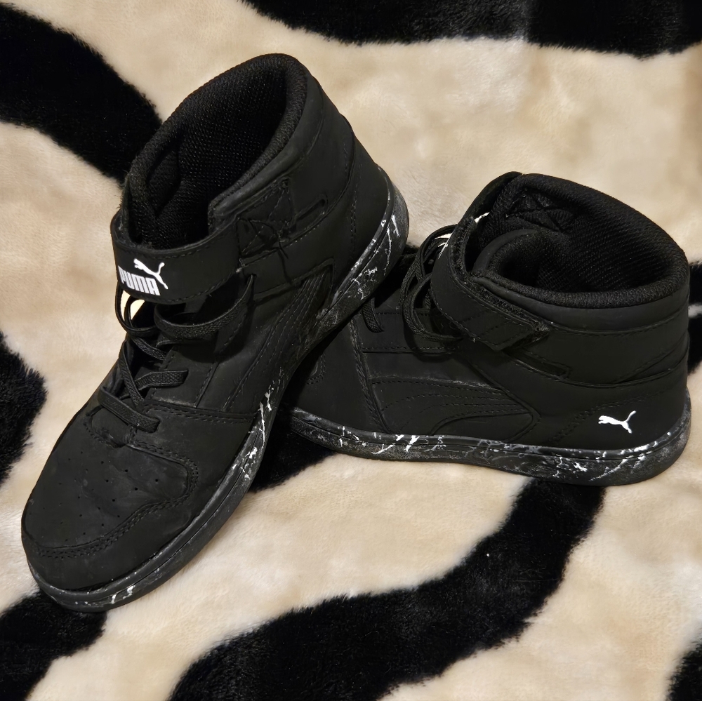 Kids Puma hightop sneakers